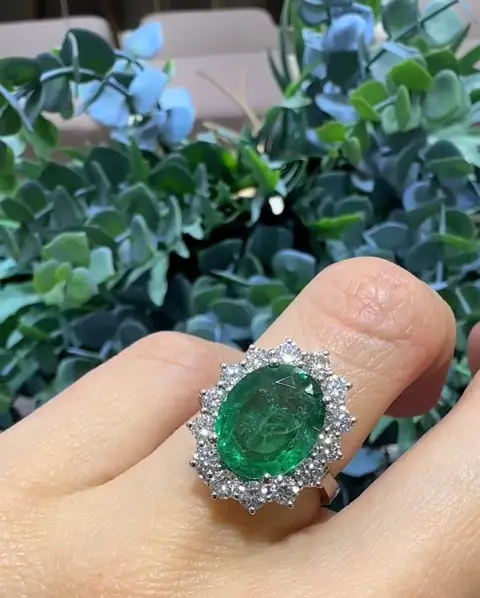 5.92 ct Zümrüt ve 1.27 ct Pırlanta Yüzük