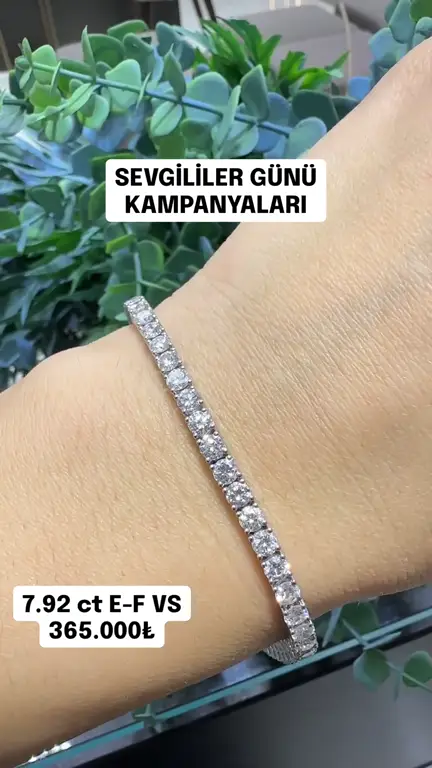 7.92 ct Suyolu Pırlanta Bileklik videosundan kare