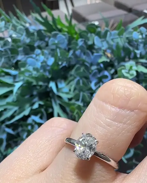 1.00 ct Oval Pırlanta Yüzük
