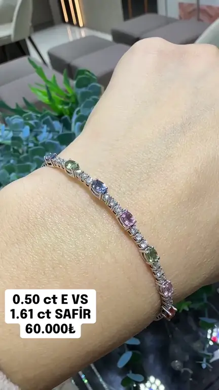 1.61 ct Safir ve 0.50 ct Pırlanta Bileklik videosundan kare