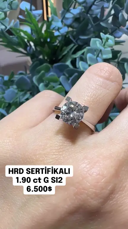 1.90 ct Tektaş Pırlanta Yüzük videosundan kare