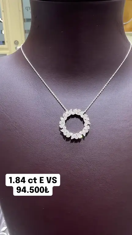 1.84 ct Tasarım Pırlanta Kolye videosundan kare