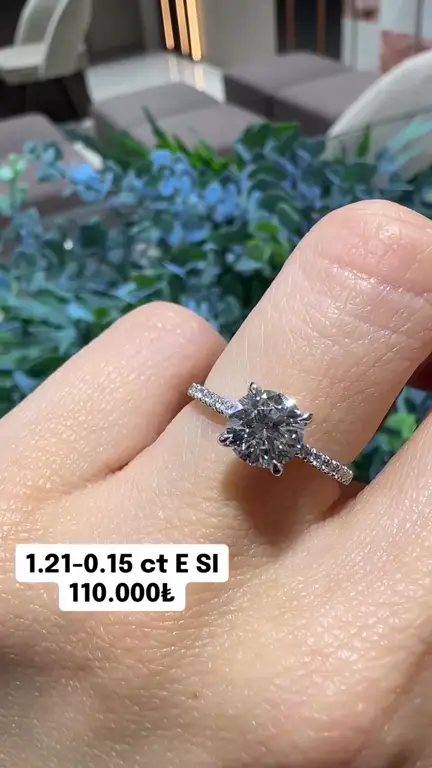1.20-0.15 ct Tektaş Pırlanta Yüzük videosundan kare