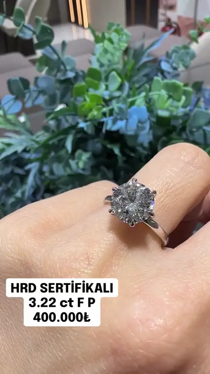 3.22 ct Tektaş Pırlanta Yüzük videosundan kare