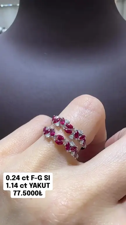 1.14 ct Yakut ve 0.24 ct Pırlanta Yüzük videosundan kare
